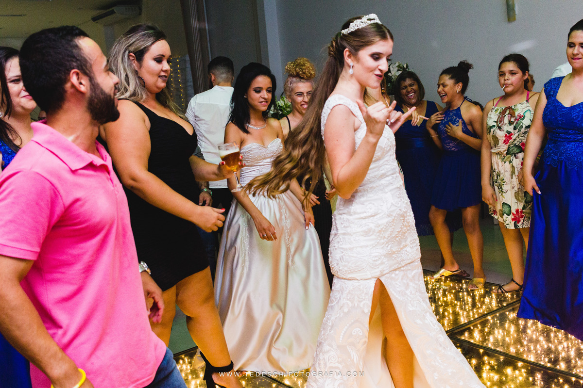 Casamento, Guararema, Fv Decoração e Assessoria, Dj Renam Mathias, Buffet Brion, Sitio Pintado, decoração de casamento, vestido de noiva, flores, maquiagem noiva, regis click mais, cabine de foto, mogi das cruzes, carro de noiva, aliança, noivo, terno