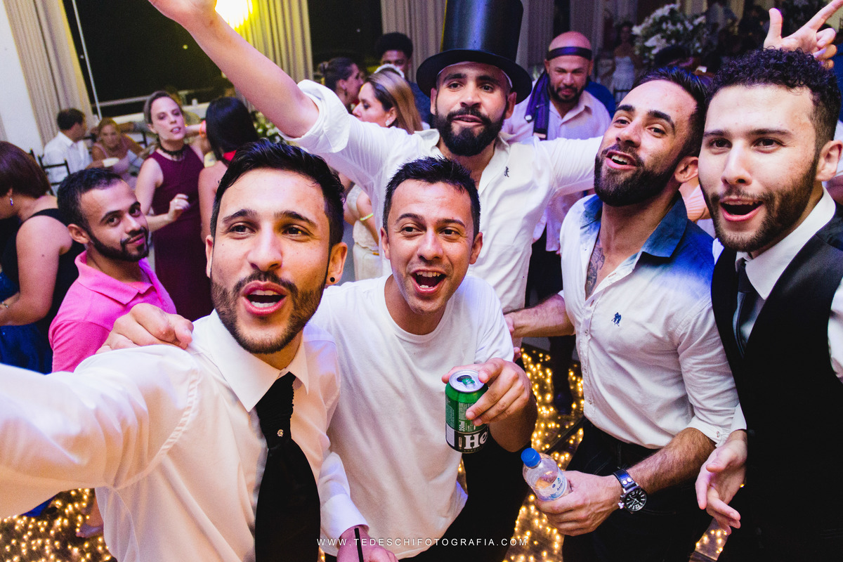 Casamento, Guararema, Fv Decoração e Assessoria, Dj Renam Mathias, Buffet Brion, Sitio Pintado, decoração de casamento, vestido de noiva, flores, maquiagem noiva, regis click mais, cabine de foto, mogi das cruzes, carro de noiva, aliança, noivo, terno