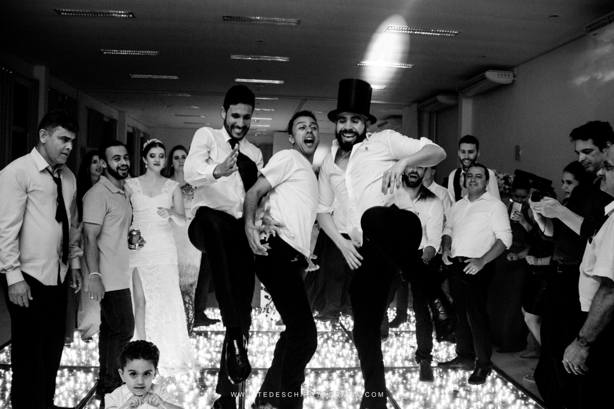 Casamento, Guararema, Fv Decoração e Assessoria, Dj Renam Mathias, Buffet Brion, Sitio Pintado, decoração de casamento, vestido de noiva, flores, maquiagem noiva, regis click mais, cabine de foto, mogi das cruzes, carro de noiva, aliança, noivo, terno