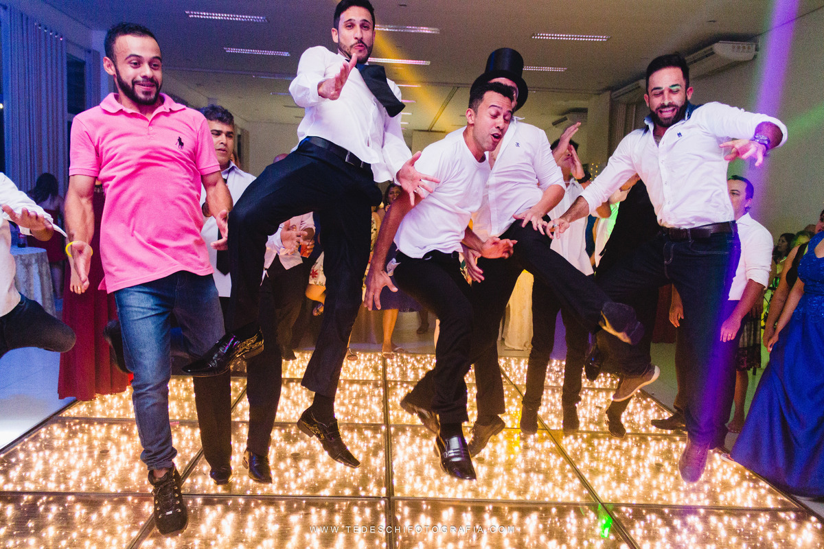Casamento, Guararema, Fv Decoração e Assessoria, Dj Renam Mathias, Buffet Brion, Sitio Pintado, decoração de casamento, vestido de noiva, flores, maquiagem noiva, regis click mais, cabine de foto, mogi das cruzes, carro de noiva, aliança, noivo, terno