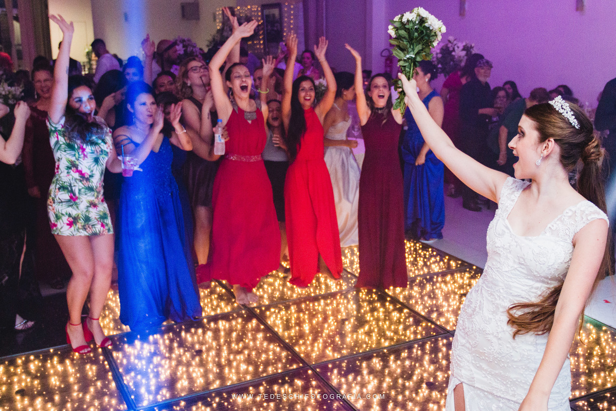 Casamento, Guararema, Fv Decoração e Assessoria, Dj Renam Mathias, Buffet Brion, Sitio Pintado, decoração de casamento, vestido de noiva, flores, maquiagem noiva, regis click mais, cabine de foto, mogi das cruzes, carro de noiva, aliança, noivo, terno