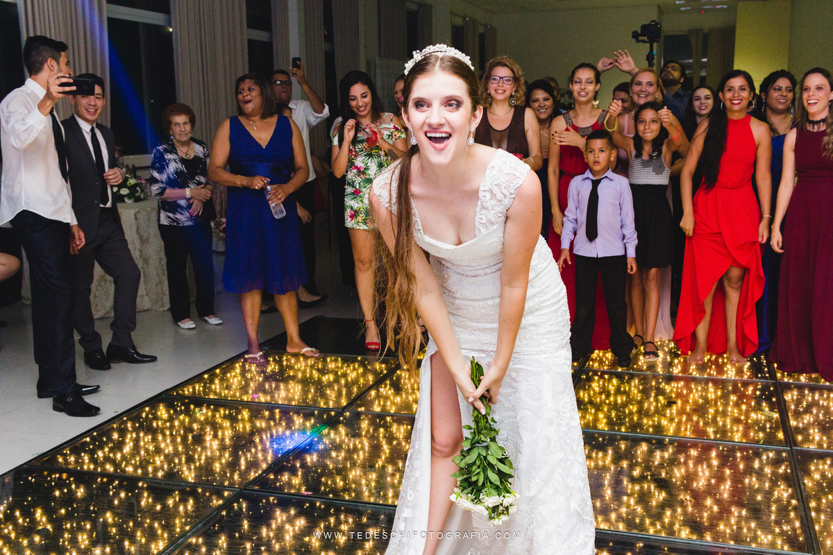 Casamento, Guararema, Fv Decoração e Assessoria, Dj Renam Mathias, Buffet Brion, Sitio Pintado, decoração de casamento, vestido de noiva, flores, maquiagem noiva, regis click mais, cabine de foto, mogi das cruzes, carro de noiva, aliança, noivo, terno