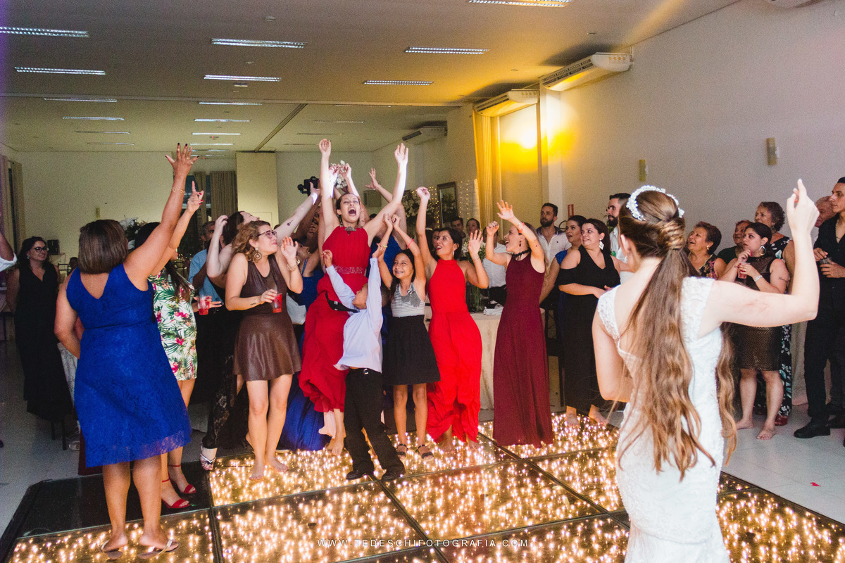 Casamento, Guararema, Fv Decoração e Assessoria, Dj Renam Mathias, Buffet Brion, Sitio Pintado, decoração de casamento, vestido de noiva, flores, maquiagem noiva, regis click mais, cabine de foto, mogi das cruzes, carro de noiva, aliança, noivo, terno