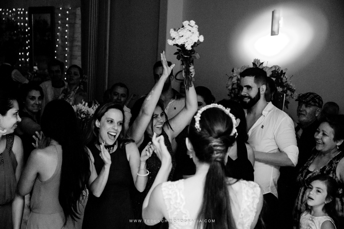Casamento, Guararema, Fv Decoração e Assessoria, Dj Renam Mathias, Buffet Brion, Sitio Pintado, decoração de casamento, vestido de noiva, flores, maquiagem noiva, regis click mais, cabine de foto, mogi das cruzes, carro de noiva, aliança, noivo, terno