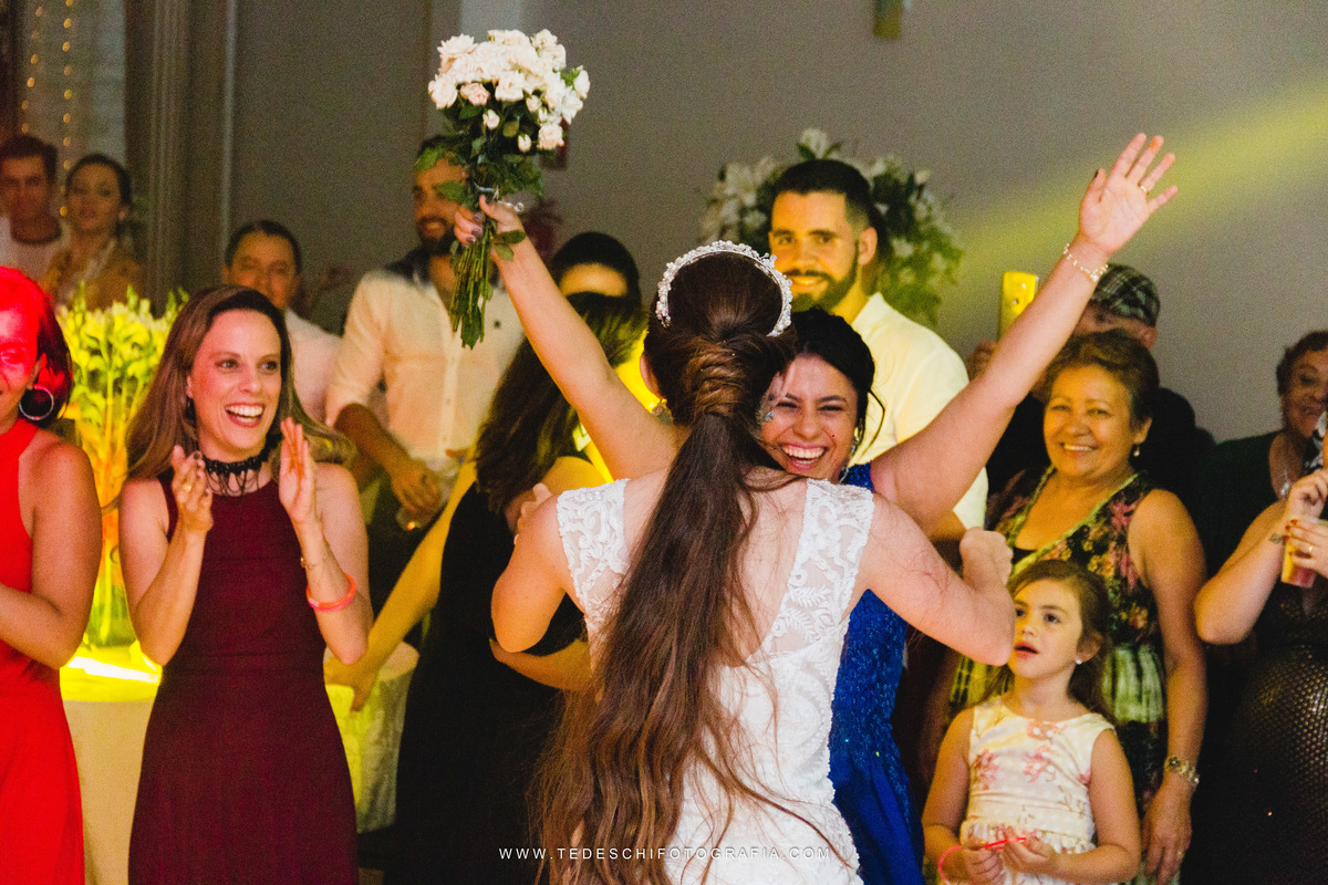 Casamento, Guararema, Fv Decoração e Assessoria, Dj Renam Mathias, Buffet Brion, Sitio Pintado, decoração de casamento, vestido de noiva, flores, maquiagem noiva, regis click mais, cabine de foto, mogi das cruzes, carro de noiva, aliança, noivo, terno