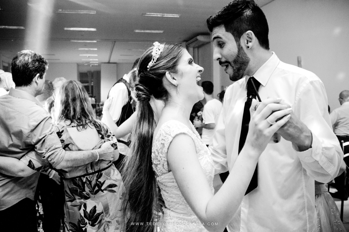 Casamento, Guararema, Fv Decoração e Assessoria, Dj Renam Mathias, Buffet Brion, Sitio Pintado, decoração de casamento, vestido de noiva, flores, maquiagem noiva, regis click mais, cabine de foto, mogi das cruzes, carro de noiva, aliança, noivo, terno