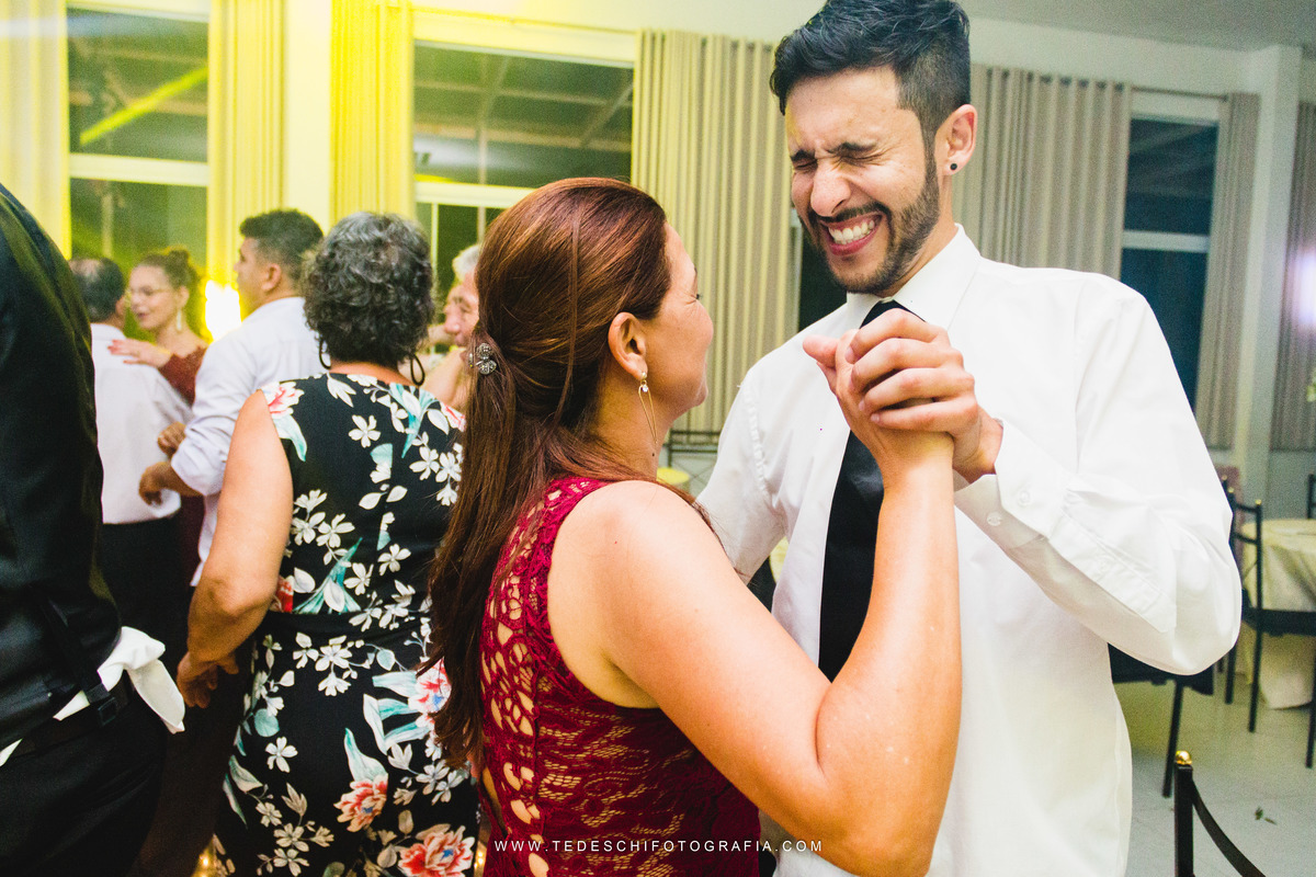 Casamento, Guararema, Fv Decoração e Assessoria, Dj Renam Mathias, Buffet Brion, Sitio Pintado, decoração de casamento, vestido de noiva, flores, maquiagem noiva, regis click mais, cabine de foto, mogi das cruzes, carro de noiva, aliança, noivo, terno