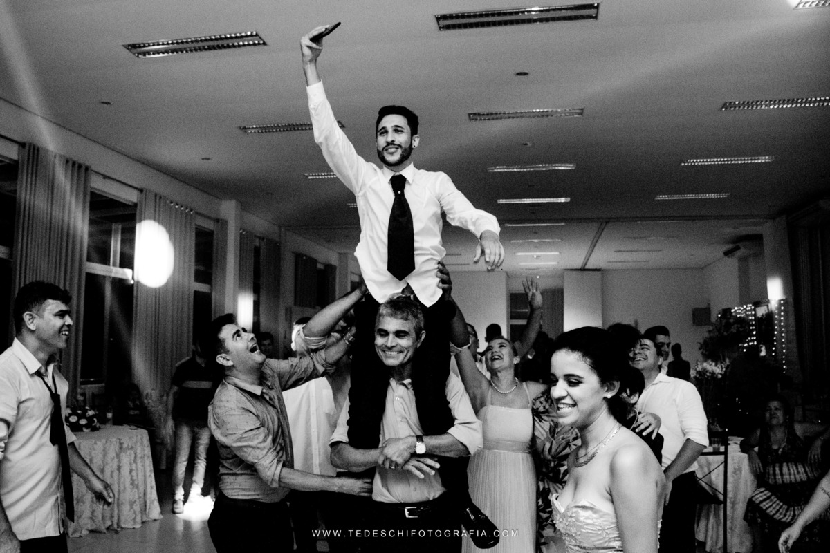 Casamento, Guararema, Fv Decoração e Assessoria, Dj Renam Mathias, Buffet Brion, Sitio Pintado, decoração de casamento, vestido de noiva, flores, maquiagem noiva, regis click mais, cabine de foto, mogi das cruzes, carro de noiva, aliança, noivo, terno