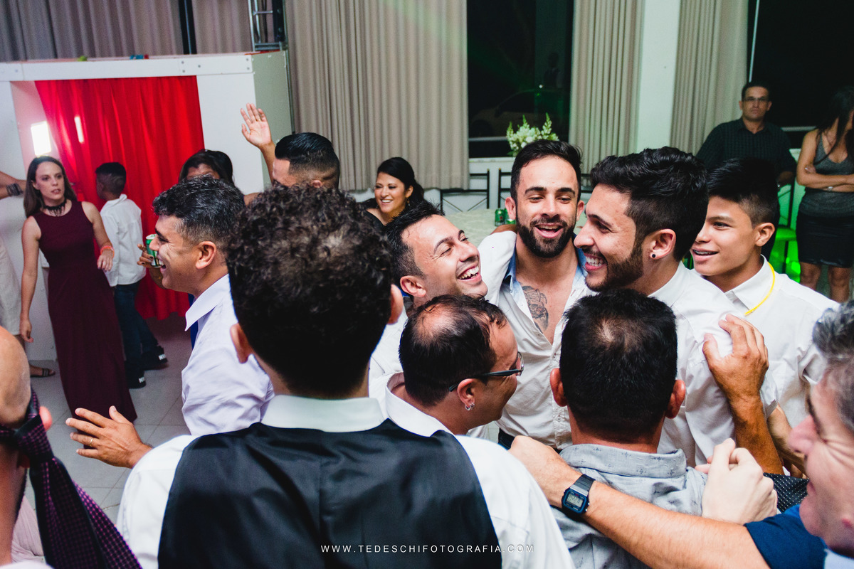 Casamento, Guararema, Fv Decoração e Assessoria, Dj Renam Mathias, Buffet Brion, Sitio Pintado, decoração de casamento, vestido de noiva, flores, maquiagem noiva, regis click mais, cabine de foto, mogi das cruzes, carro de noiva, aliança, noivo, terno