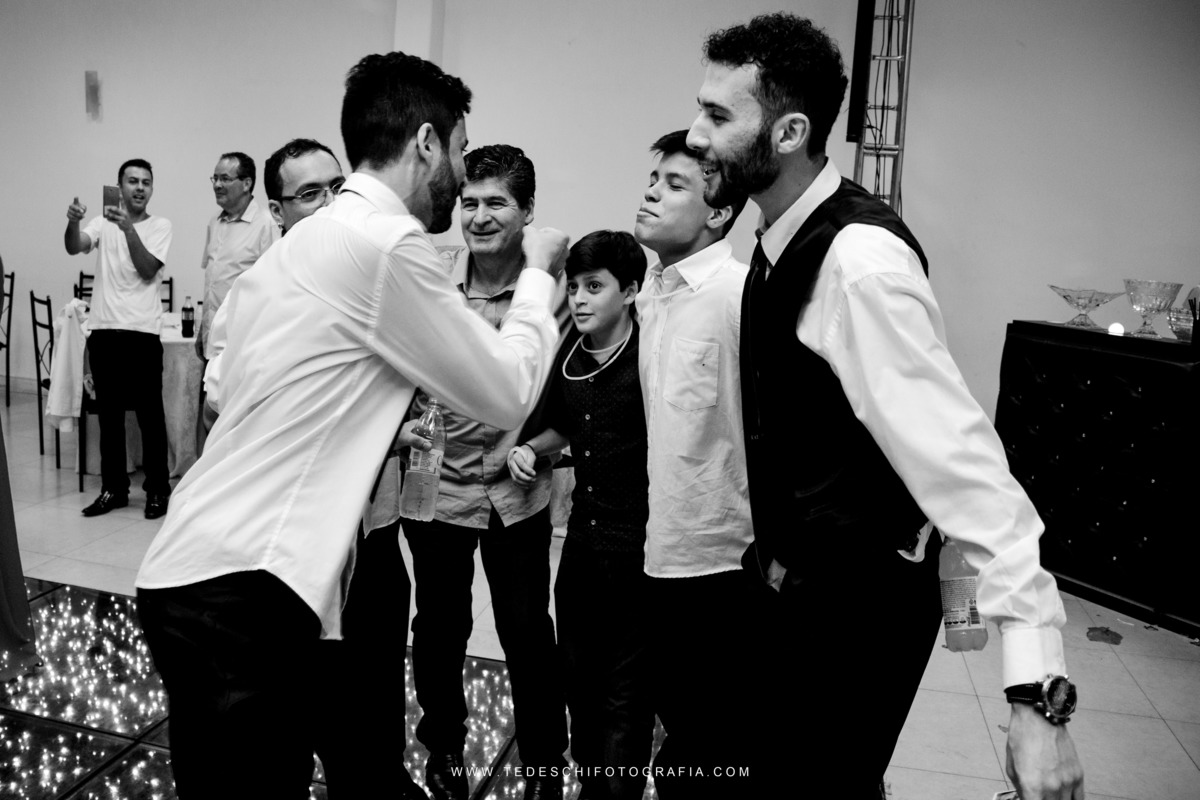 Casamento, Guararema, Fv Decoração e Assessoria, Dj Renam Mathias, Buffet Brion, Sitio Pintado, decoração de casamento, vestido de noiva, flores, maquiagem noiva, regis click mais, cabine de foto, mogi das cruzes, carro de noiva, aliança, noivo, terno