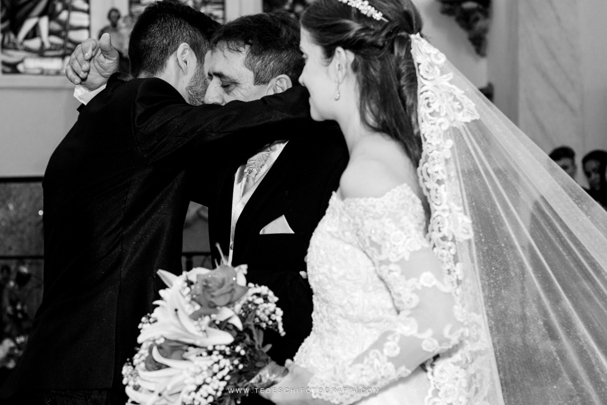 Casamento, Guararema, Fv Decoração e Assessoria, Dj Renam Mathias, Buffet Brion, Sitio Pintado, decoração de casamento, vestido de noiva, flores, maquiagem noiva, regis click mais, cabine de foto, mogi das cruzes, carro de noiva, aliança, noivo, terno