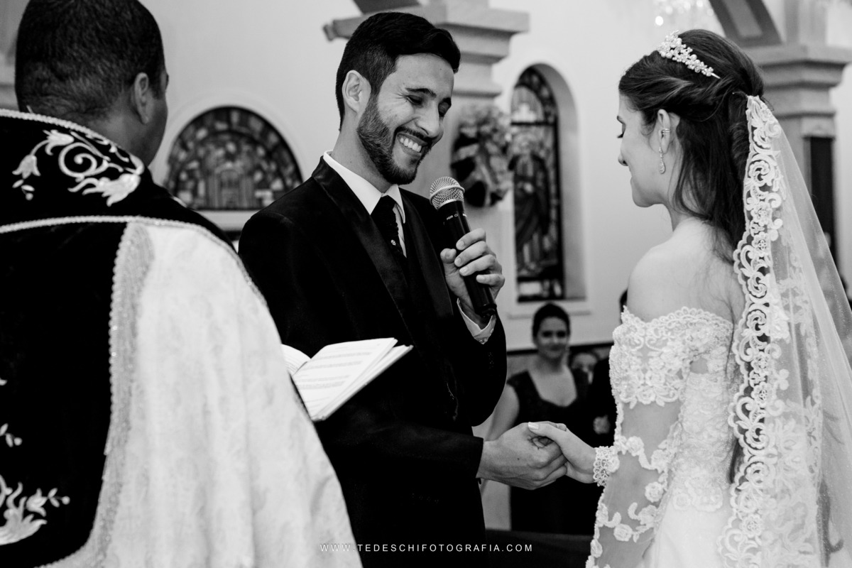Casamento, Guararema, Fv Decoração e Assessoria, Dj Renam Mathias, Buffet Brion, Sitio Pintado, decoração de casamento, vestido de noiva, flores, maquiagem noiva, regis click mais, cabine de foto, mogi das cruzes, carro de noiva, aliança, noivo, terno
