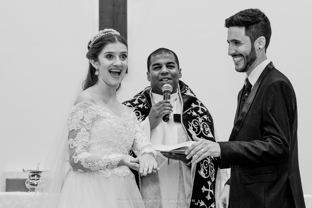 Casamento, Guararema, Fv Decoração e Assessoria, Dj Renam Mathias, Buffet Brion, Sitio Pintado, decoração de casamento, vestido de noiva, flores, maquiagem noiva, regis click mais, cabine de foto, mogi das cruzes, carro de noiva, aliança, noivo, terno