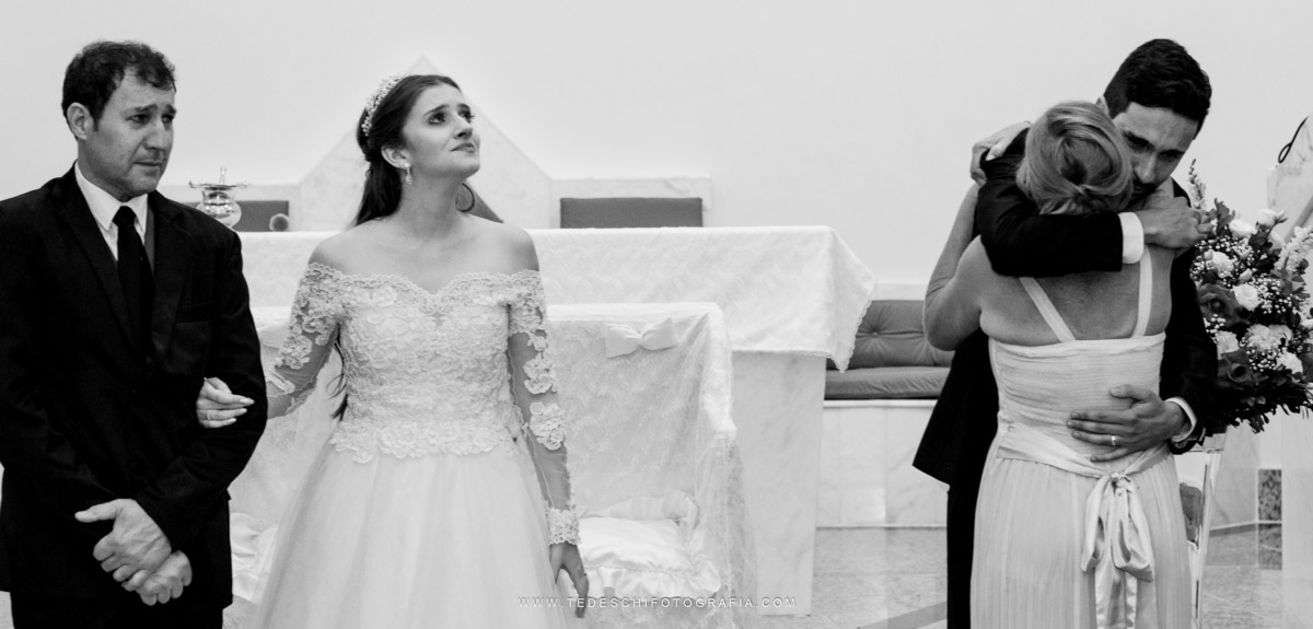 Casamento, Guararema, Fv Decoração e Assessoria, Dj Renam Mathias, Buffet Brion, Sitio Pintado, decoração de casamento, vestido de noiva, flores, maquiagem noiva, regis click mais, cabine de foto, mogi das cruzes, carro de noiva, aliança, noivo, terno