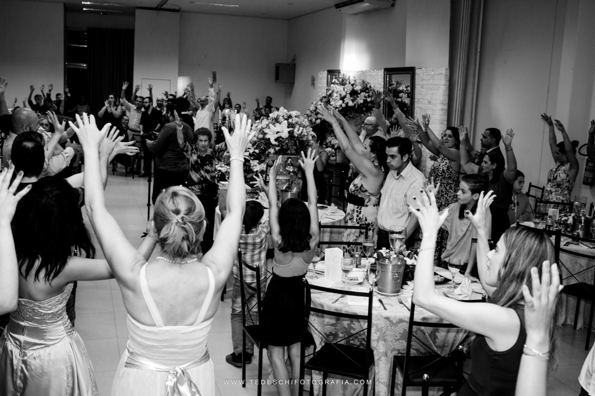 Casamento, Guararema, Fv Decoração e Assessoria, Dj Renam Mathias, Buffet Brion, Sitio Pintado, decoração de casamento, vestido de noiva, flores, maquiagem noiva, regis click mais, cabine de foto, mogi das cruzes, carro de noiva, aliança, noivo, terno