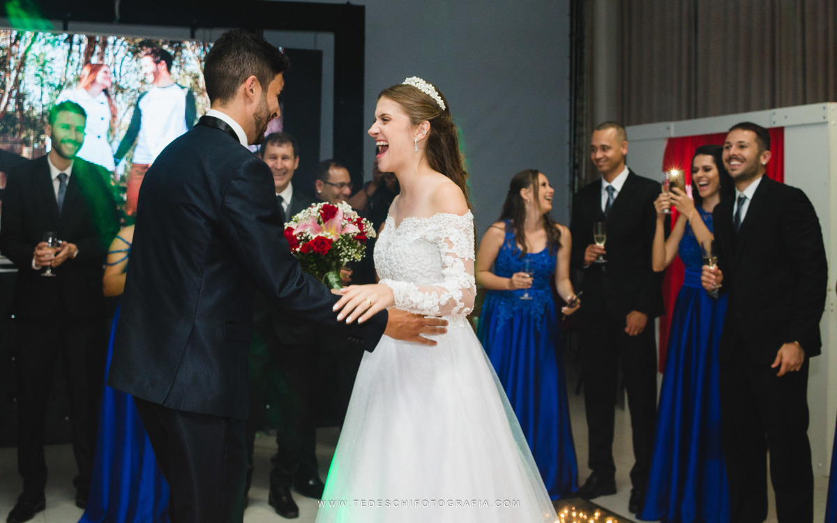 Casamento, Guararema, Fv Decoração e Assessoria, Dj Renam Mathias, Buffet Brion, Sitio Pintado, decoração de casamento, vestido de noiva, flores, maquiagem noiva, regis click mais, cabine de foto, mogi das cruzes, carro de noiva, aliança, noivo, terno