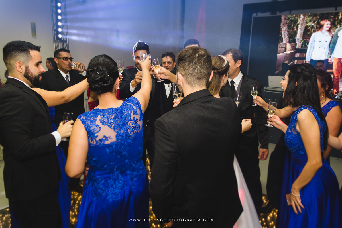 Casamento, Guararema, Fv Decoração e Assessoria, Dj Renam Mathias, Buffet Brion, Sitio Pintado, decoração de casamento, vestido de noiva, flores, maquiagem noiva, regis click mais, cabine de foto, mogi das cruzes, carro de noiva, aliança, noivo, terno