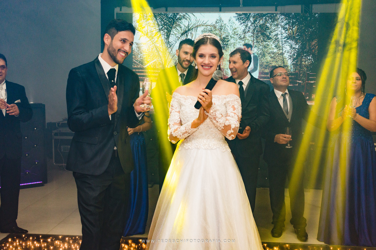 Casamento, Guararema, Fv Decoração e Assessoria, Dj Renam Mathias, Buffet Brion, Sitio Pintado, decoração de casamento, vestido de noiva, flores, maquiagem noiva, regis click mais, cabine de foto, mogi das cruzes, carro de noiva, aliança, noivo, terno