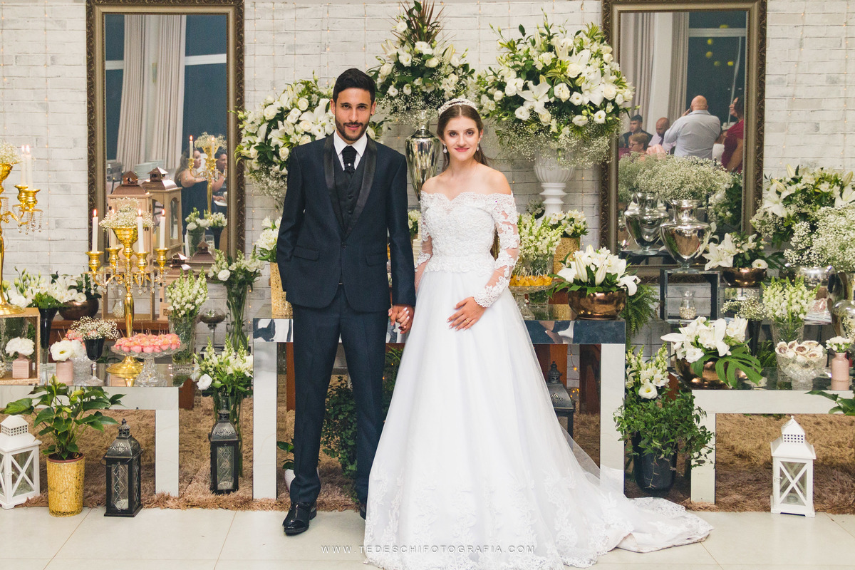 Casamento, Guararema, Fv Decoração e Assessoria, Dj Renam Mathias, Buffet Brion, Sitio Pintado, decoração de casamento, vestido de noiva, flores, maquiagem noiva, regis click mais, cabine de foto, mogi das cruzes, carro de noiva, aliança, noivo, terno