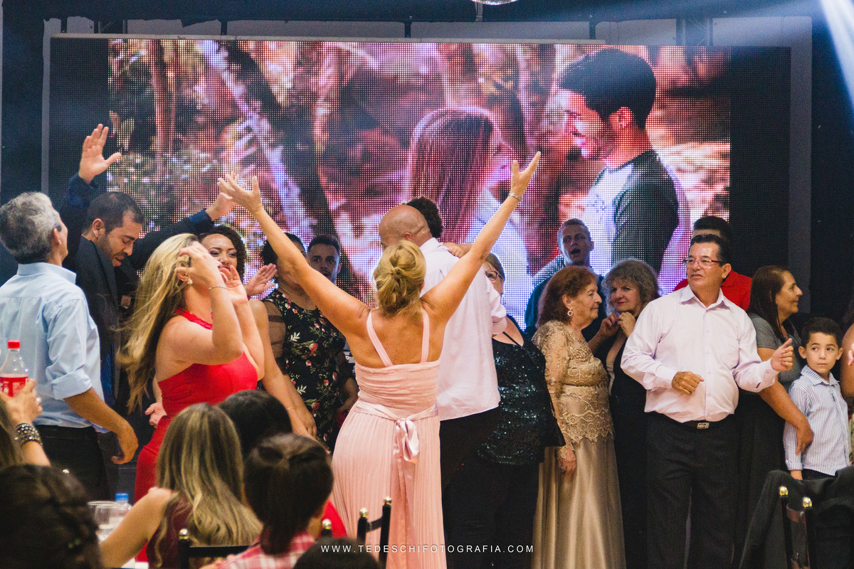 Casamento, Guararema, Fv Decoração e Assessoria, Dj Renam Mathias, Buffet Brion, Sitio Pintado, decoração de casamento, vestido de noiva, flores, maquiagem noiva, regis click mais, cabine de foto, mogi das cruzes, carro de noiva, aliança, noivo, terno