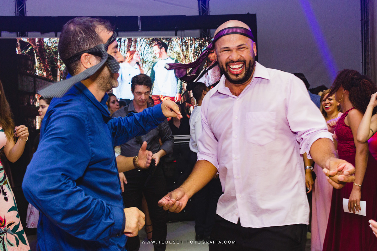 Casamento, Guararema, Fv Decoração e Assessoria, Dj Renam Mathias, Buffet Brion, Sitio Pintado, decoração de casamento, vestido de noiva, flores, maquiagem noiva, regis click mais, cabine de foto, mogi das cruzes, carro de noiva, aliança, noivo, terno