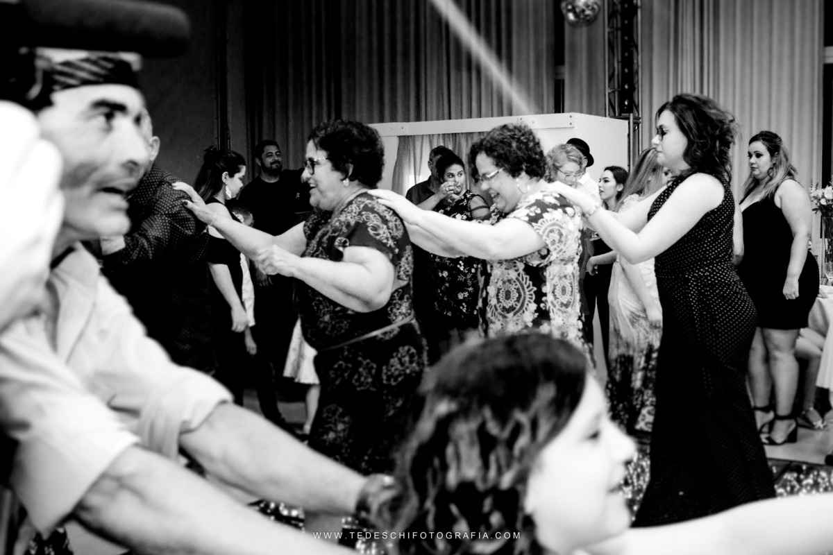 Casamento, Guararema, Fv Decoração e Assessoria, Dj Renam Mathias, Buffet Brion, Sitio Pintado, decoração de casamento, vestido de noiva, flores, maquiagem noiva, regis click mais, cabine de foto, mogi das cruzes, carro de noiva, aliança, noivo, terno
