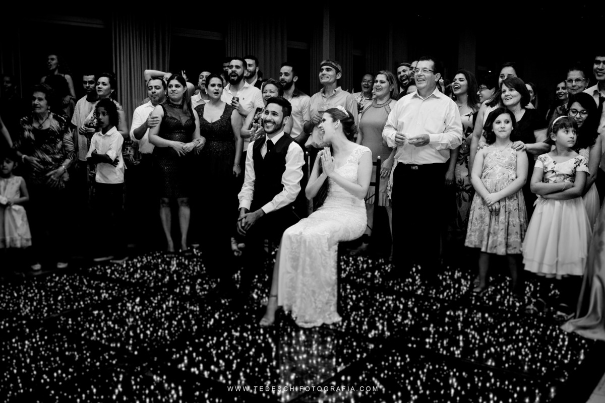 Casamento, Guararema, Fv Decoração e Assessoria, Dj Renam Mathias, Buffet Brion, Sitio Pintado, decoração de casamento, vestido de noiva, flores, maquiagem noiva, regis click mais, cabine de foto, mogi das cruzes, carro de noiva, aliança, noivo, terno