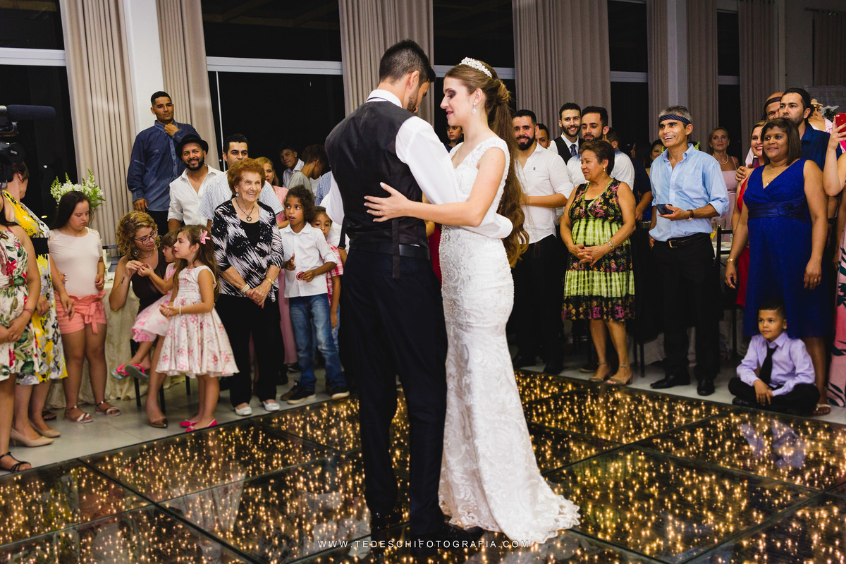 Casamento, Guararema, Fv Decoração e Assessoria, Dj Renam Mathias, Buffet Brion, Sitio Pintado, decoração de casamento, vestido de noiva, flores, maquiagem noiva, regis click mais, cabine de foto, mogi das cruzes, carro de noiva, aliança, noivo, terno
