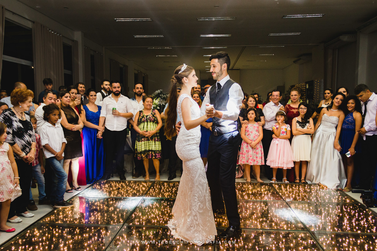 Casamento, Guararema, Fv Decoração e Assessoria, Dj Renam Mathias, Buffet Brion, Sitio Pintado, decoração de casamento, vestido de noiva, flores, maquiagem noiva, regis click mais, cabine de foto, mogi das cruzes, carro de noiva, aliança, noivo, terno