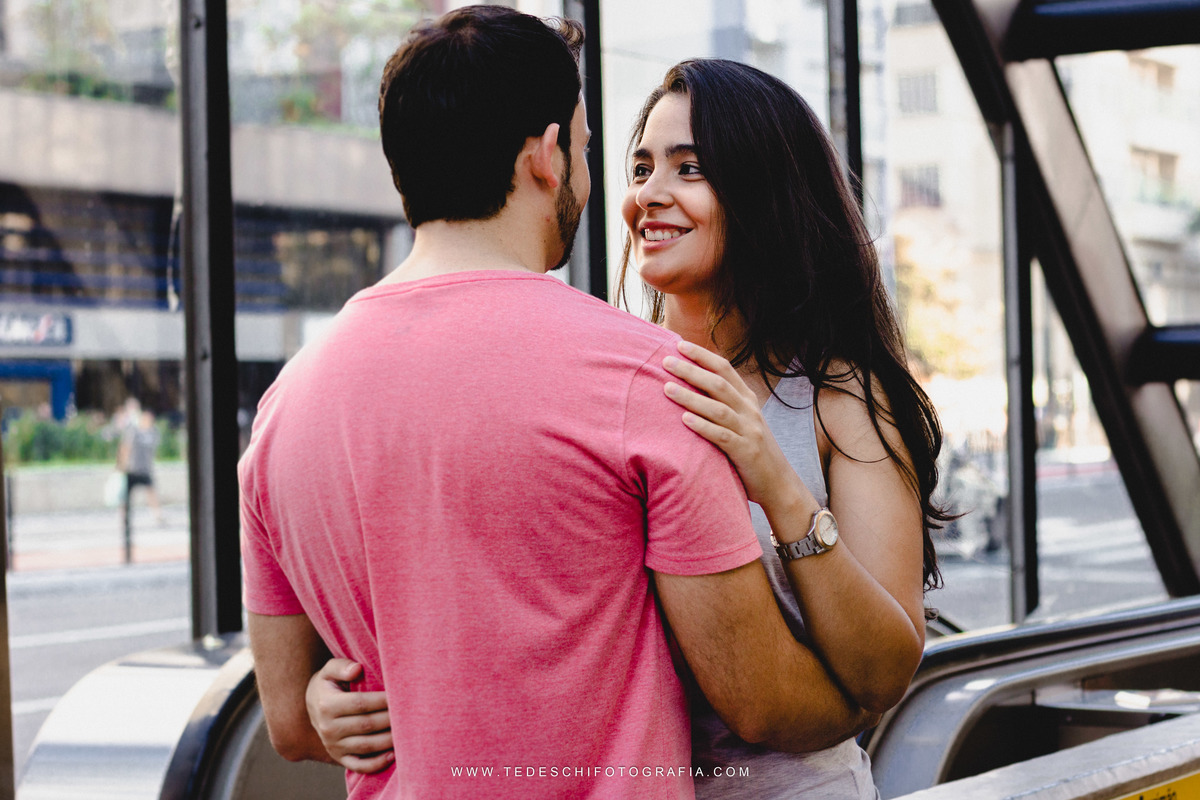 Ensaio de casal, ensaio pre casamento, avenida paulista, são paulo, noivas de são paulo, vestido de noiva, renam mathias, fv decoração e assessoria, yamauchi fotografia, filme de casamento, making of de casamento, maquiagem para noiva, alianca, rodrigo