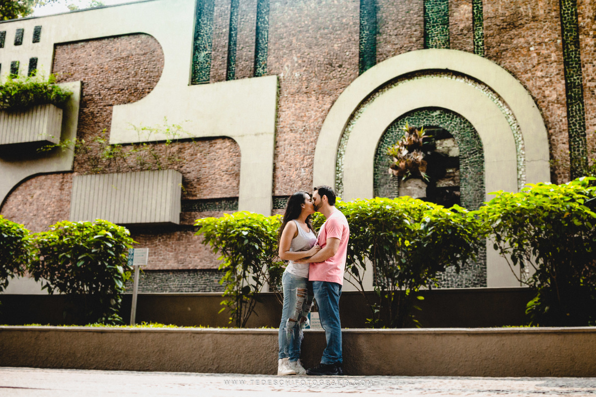 Ensaio de casal, ensaio pre casamento, avenida paulista, são paulo, noivas de são paulo, vestido de noiva, renam mathias, fv decoração e assessoria, yamauchi fotografia, filme de casamento, making of de casamento, maquiagem para noiva, alianca, rodrigo