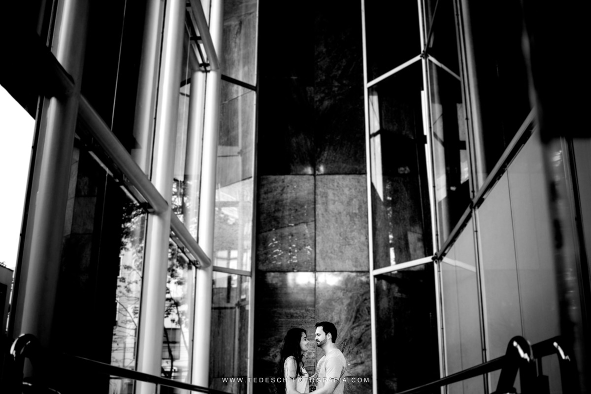 Ensaio de casal, ensaio pre casamento, avenida paulista, são paulo, noivas de são paulo, vestido de noiva, renam mathias, fv decoração e assessoria, yamauchi fotografia, filme de casamento, making of de casamento, maquiagem para noiva, alianca, rodrigo
