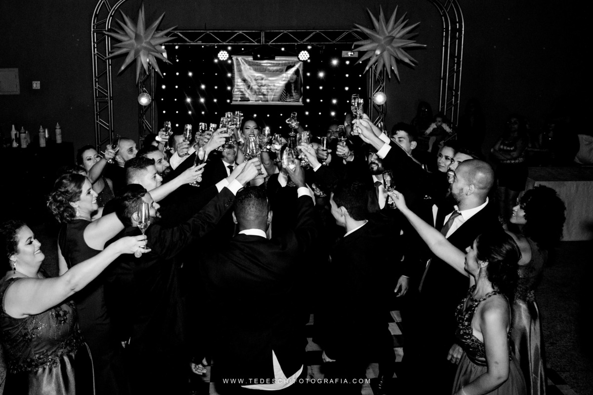 Casamento, Guararema, Fv Decoração e Assessoria, Dj Renam Mathias, Buffet Brion, Mogi das Cruzes, decoração de casamento, vestido de noiva, flores, maquiagem noiva, cabine de foto, carro da noiva, noivado mogi das cruzes, mansão das noivas, Gisele Grenza