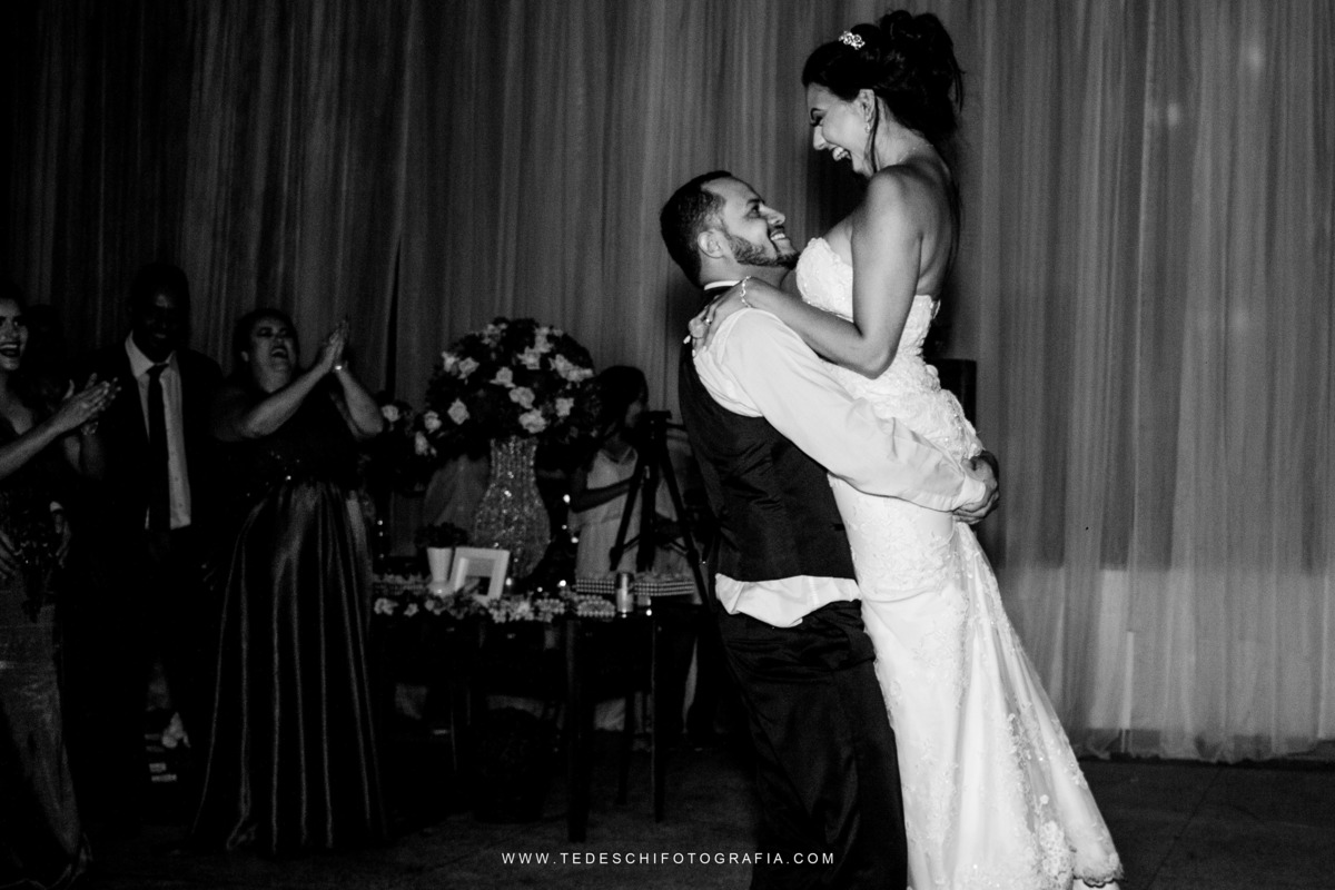 Casamento, Guararema, Fv Decoração e Assessoria, Dj Renam Mathias, Buffet Brion, Mogi das Cruzes, decoração de casamento, vestido de noiva, flores, maquiagem noiva, cabine de foto, carro da noiva, noivado mogi das cruzes, mansão das noivas, Gisele Grenza