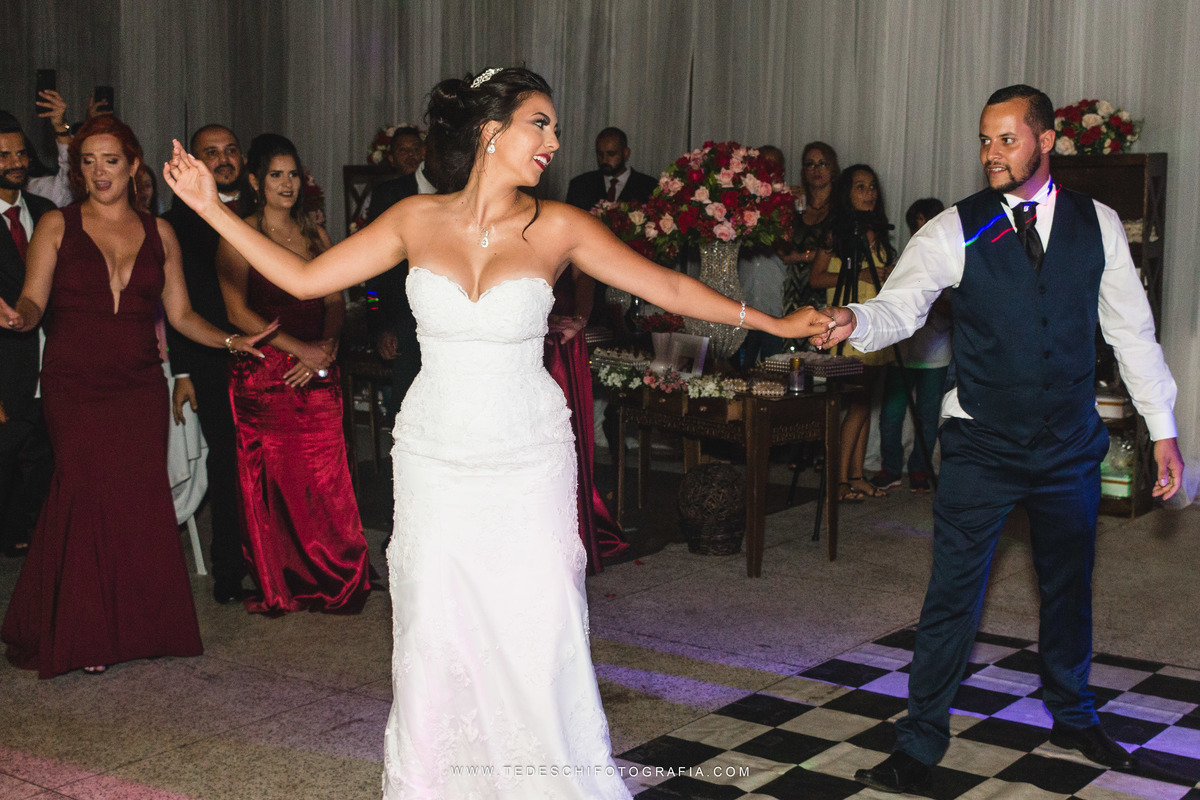 Casamento, Guararema, Fv Decoração e Assessoria, Dj Renam Mathias, Buffet Brion, Mogi das Cruzes, decoração de casamento, vestido de noiva, flores, maquiagem noiva, cabine de foto, carro da noiva, noivado mogi das cruzes, mansão das noivas, Gisele Grenza