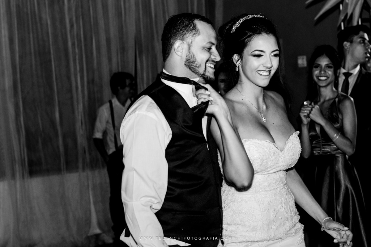 Casamento, Guararema, Fv Decoração e Assessoria, Dj Renam Mathias, Buffet Brion, Mogi das Cruzes, decoração de casamento, vestido de noiva, flores, maquiagem noiva, cabine de foto, carro da noiva, noivado mogi das cruzes, mansão das noivas, Gisele Grenza