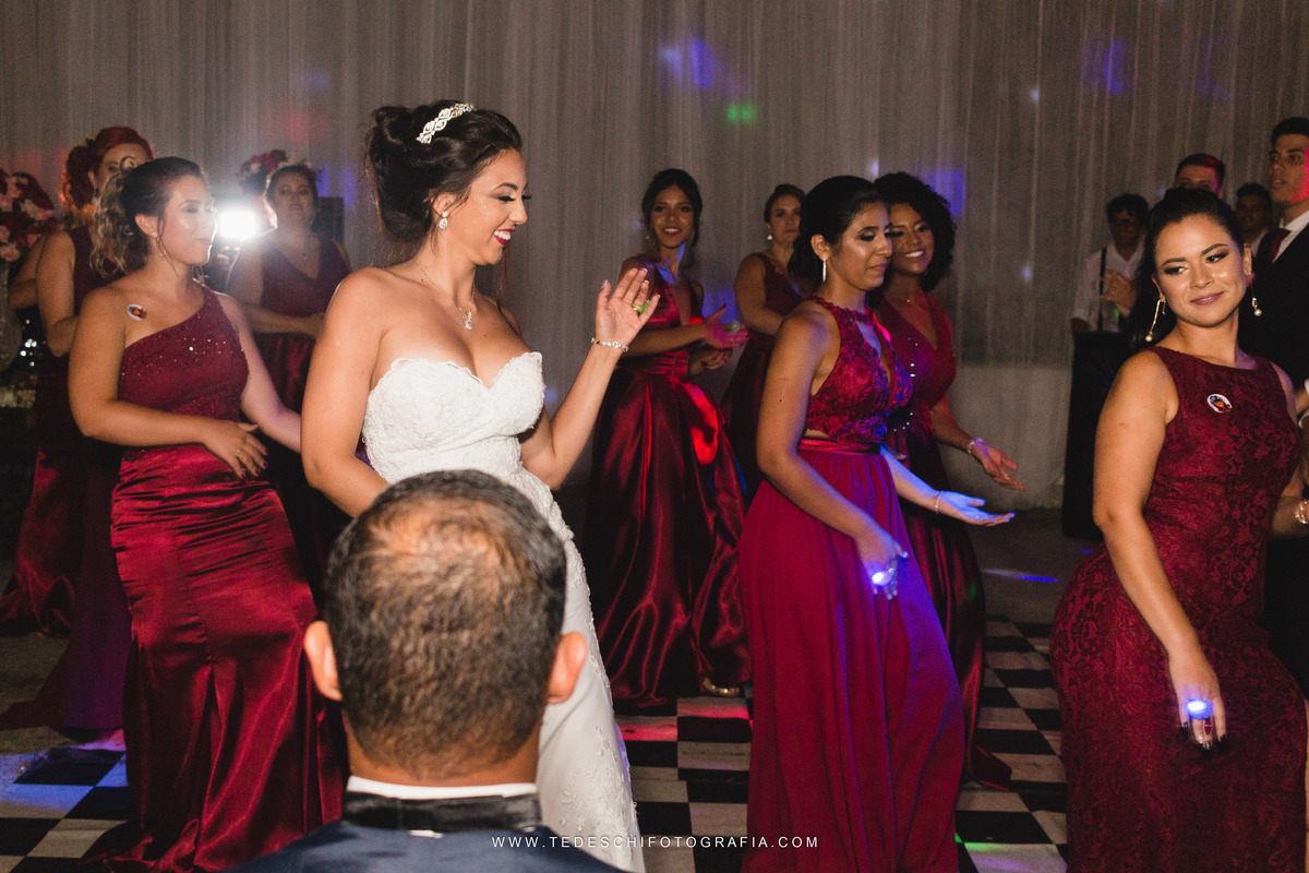 Casamento, Guararema, Fv Decoração e Assessoria, Dj Renam Mathias, Buffet Brion, Mogi das Cruzes, decoração de casamento, vestido de noiva, flores, maquiagem noiva, cabine de foto, carro da noiva, noivado mogi das cruzes, mansão das noivas, Gisele Grenza