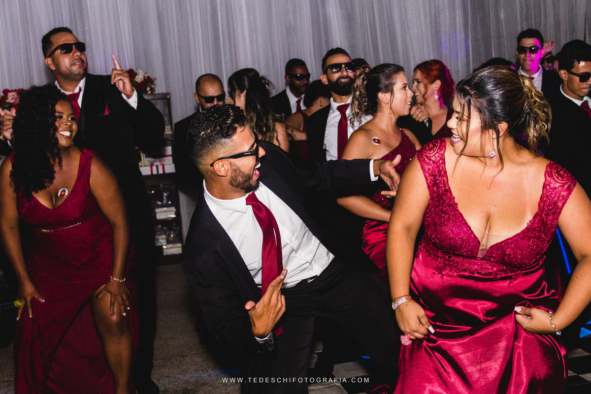 Casamento, Guararema, Fv Decoração e Assessoria, Dj Renam Mathias, Buffet Brion, Mogi das Cruzes, decoração de casamento, vestido de noiva, flores, maquiagem noiva, cabine de foto, carro da noiva, noivado mogi das cruzes, mansão das noivas, Gisele Grenza