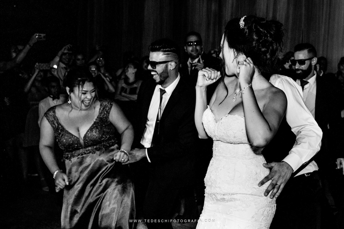 Casamento, Guararema, Fv Decoração e Assessoria, Dj Renam Mathias, Buffet Brion, Mogi das Cruzes, decoração de casamento, vestido de noiva, flores, maquiagem noiva, cabine de foto, carro da noiva, noivado mogi das cruzes, mansão das noivas, Gisele Grenza