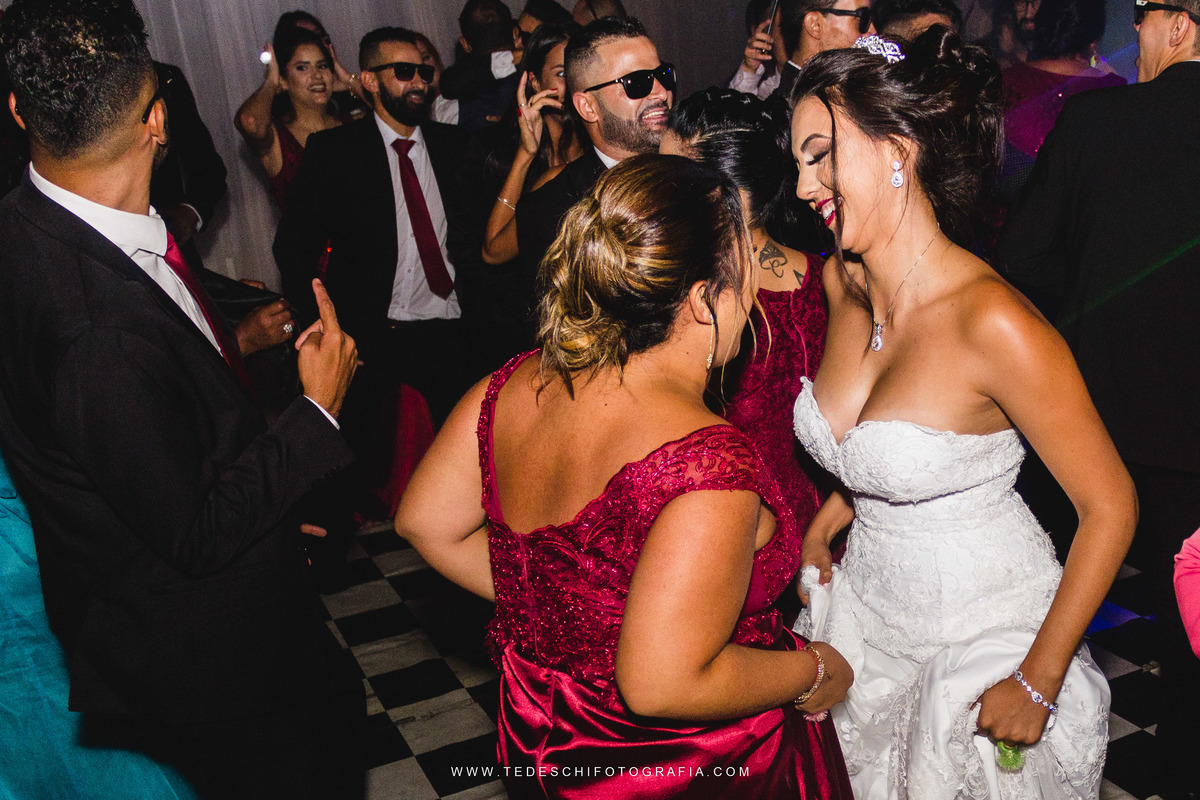Casamento, Guararema, Fv Decoração e Assessoria, Dj Renam Mathias, Buffet Brion, Mogi das Cruzes, decoração de casamento, vestido de noiva, flores, maquiagem noiva, cabine de foto, carro da noiva, noivado mogi das cruzes, mansão das noivas, Gisele Grenza