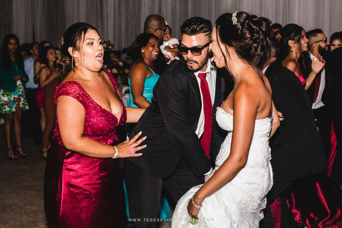 Casamento, Guararema, Fv Decoração e Assessoria, Dj Renam Mathias, Buffet Brion, Mogi das Cruzes, decoração de casamento, vestido de noiva, flores, maquiagem noiva, cabine de foto, carro da noiva, noivado mogi das cruzes, mansão das noivas, Gisele Grenza