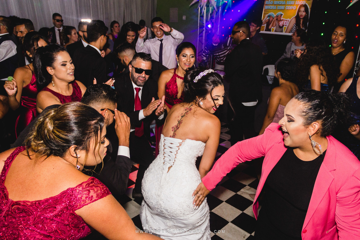 Casamento, Guararema, Fv Decoração e Assessoria, Dj Renam Mathias, Buffet Brion, Mogi das Cruzes, decoração de casamento, vestido de noiva, flores, maquiagem noiva, cabine de foto, carro da noiva, noivado mogi das cruzes, mansão das noivas, Gisele Grenza
