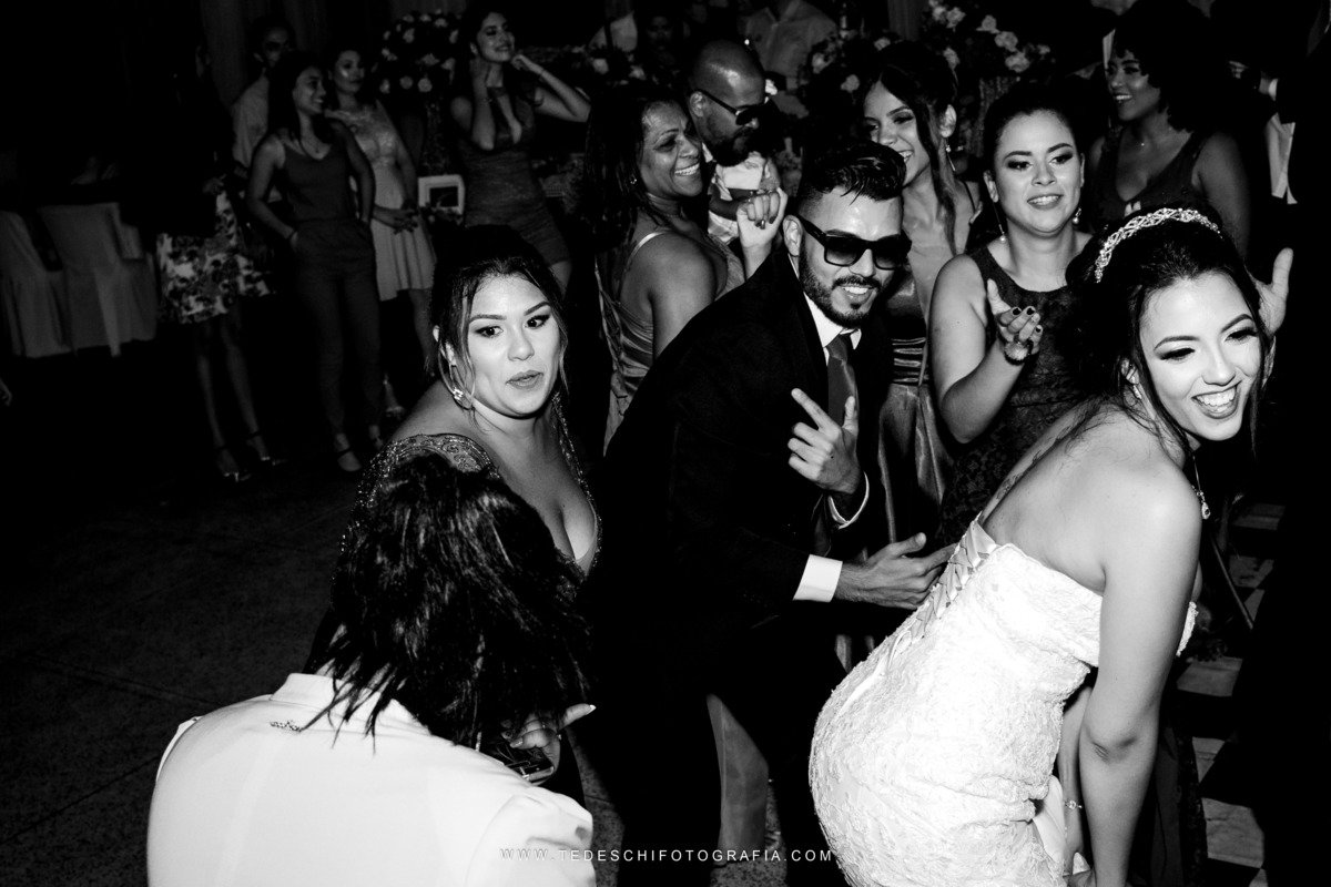 Casamento, Guararema, Fv Decoração e Assessoria, Dj Renam Mathias, Buffet Brion, Mogi das Cruzes, decoração de casamento, vestido de noiva, flores, maquiagem noiva, cabine de foto, carro da noiva, noivado mogi das cruzes, mansão das noivas, Gisele Grenza