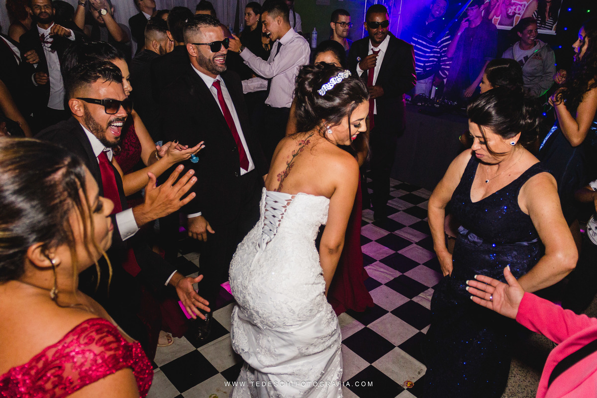 Casamento, Guararema, Fv Decoração e Assessoria, Dj Renam Mathias, Buffet Brion, Mogi das Cruzes, decoração de casamento, vestido de noiva, flores, maquiagem noiva, cabine de foto, carro da noiva, noivado mogi das cruzes, mansão das noivas, Gisele Grenza