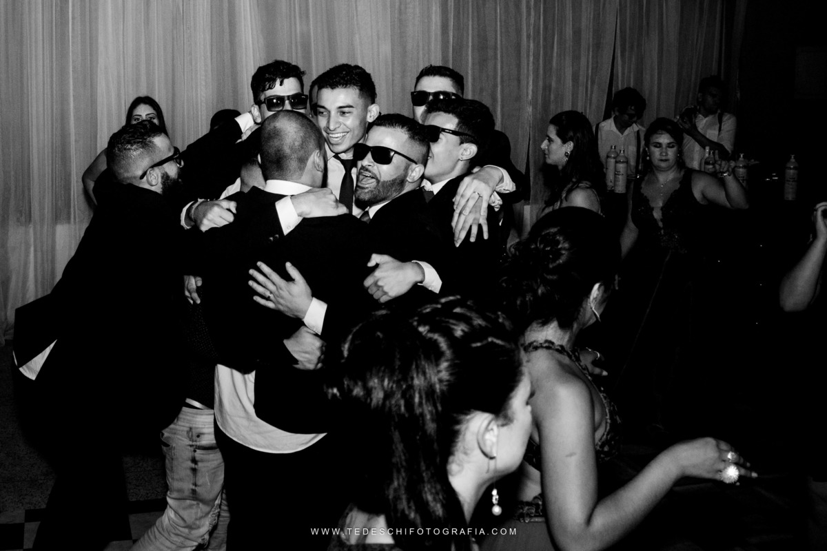 Casamento, Guararema, Fv Decoração e Assessoria, Dj Renam Mathias, Buffet Brion, Mogi das Cruzes, decoração de casamento, vestido de noiva, flores, maquiagem noiva, cabine de foto, carro da noiva, noivado mogi das cruzes, mansão das noivas, Gisele Grenza