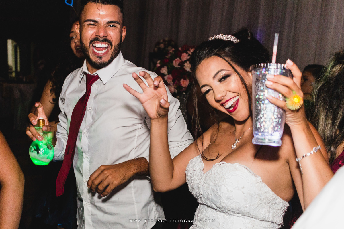 Casamento, Guararema, Fv Decoração e Assessoria, Dj Renam Mathias, Buffet Brion, Mogi das Cruzes, decoração de casamento, vestido de noiva, flores, maquiagem noiva, cabine de foto, carro da noiva, noivado mogi das cruzes, mansão das noivas, Gisele Grenza