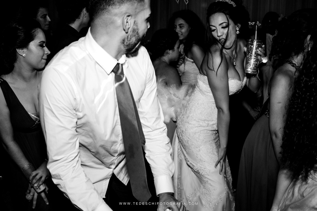 Casamento, Guararema, Fv Decoração e Assessoria, Dj Renam Mathias, Buffet Brion, Mogi das Cruzes, decoração de casamento, vestido de noiva, flores, maquiagem noiva, cabine de foto, carro da noiva, noivado mogi das cruzes, mansão das noivas, Gisele Grenza