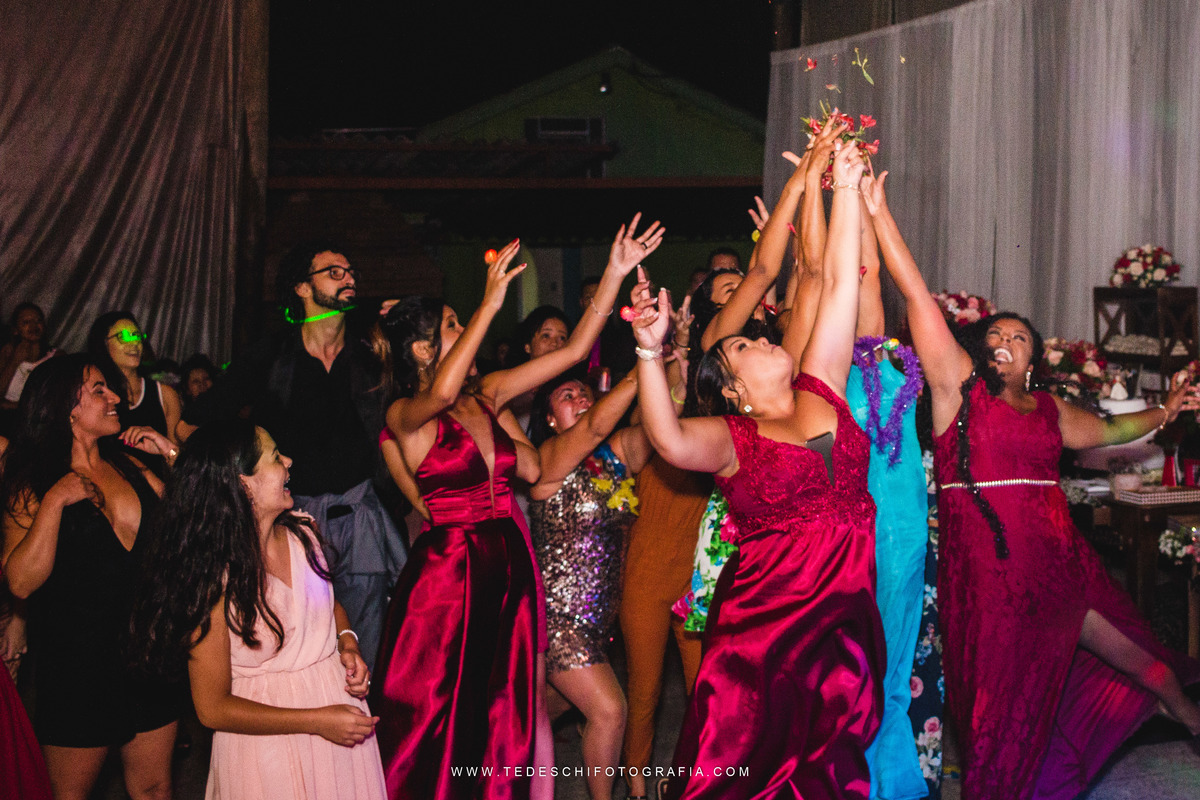 Casamento, Guararema, Fv Decoração e Assessoria, Dj Renam Mathias, Buffet Brion, Mogi das Cruzes, decoração de casamento, vestido de noiva, flores, maquiagem noiva, cabine de foto, carro da noiva, noivado mogi das cruzes, mansão das noivas, Gisele Grenza