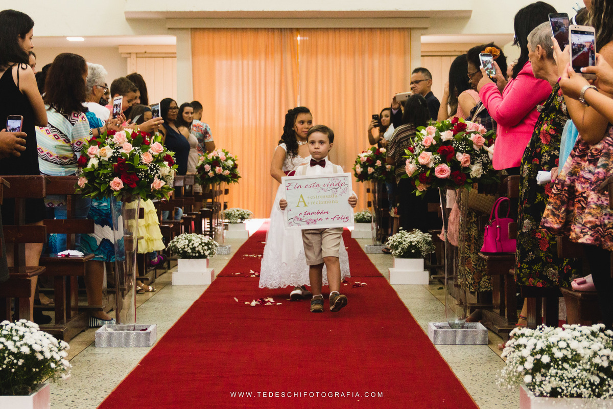 Casamento, Guararema, Fv Decoração e Assessoria, Dj Renam Mathias, Buffet Brion, Mogi das Cruzes, decoração de casamento, vestido de noiva, flores, maquiagem noiva, cabine de foto, carro da noiva, noivado mogi das cruzes, mansão das noivas, Gisele Grenza