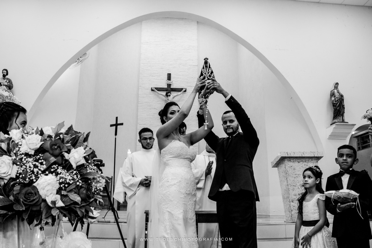 Casamento, Guararema, Fv Decoração e Assessoria, Dj Renam Mathias, Buffet Brion, Mogi das Cruzes, decoração de casamento, vestido de noiva, flores, maquiagem noiva, cabine de foto, carro da noiva, noivado mogi das cruzes, mansão das noivas, Gisele Grenza